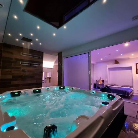 Suite La Volupte Avec Jacuzzi Privatif Meythet Exterior foto