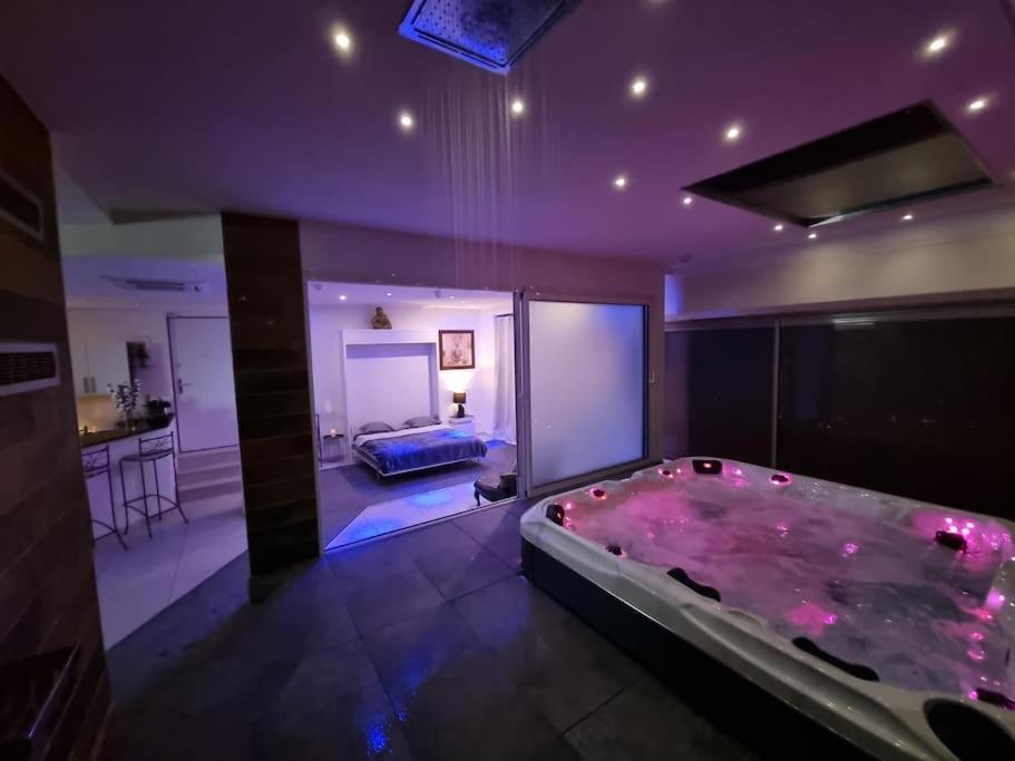 Suite La Volupte Avec Jacuzzi Privatif Meythet Exterior foto