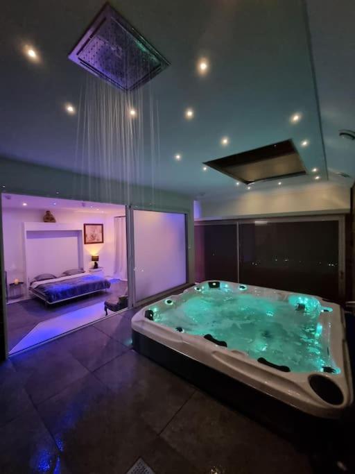 Suite La Volupte Avec Jacuzzi Privatif Meythet Exterior foto